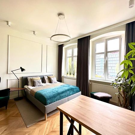 Апартаменты Apartament Grafitowy Познань Экстерьер фото