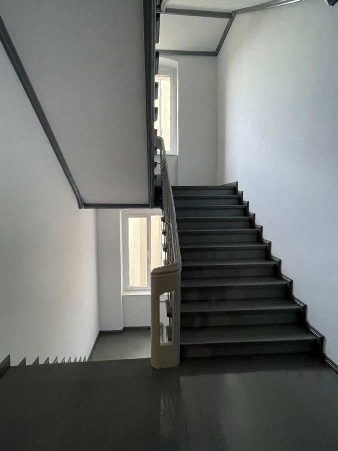 Апартаменты Apartament Grafitowy Познань Экстерьер фото